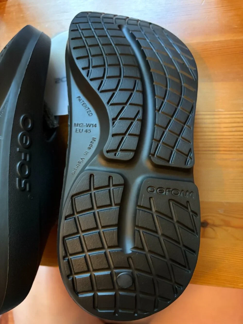 OOFOS Plus Recovery Sandal M12W14- Black